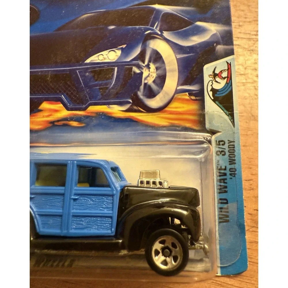 2003 Hot Wheels WILD WAVE‎ '40 Woodie 3/5